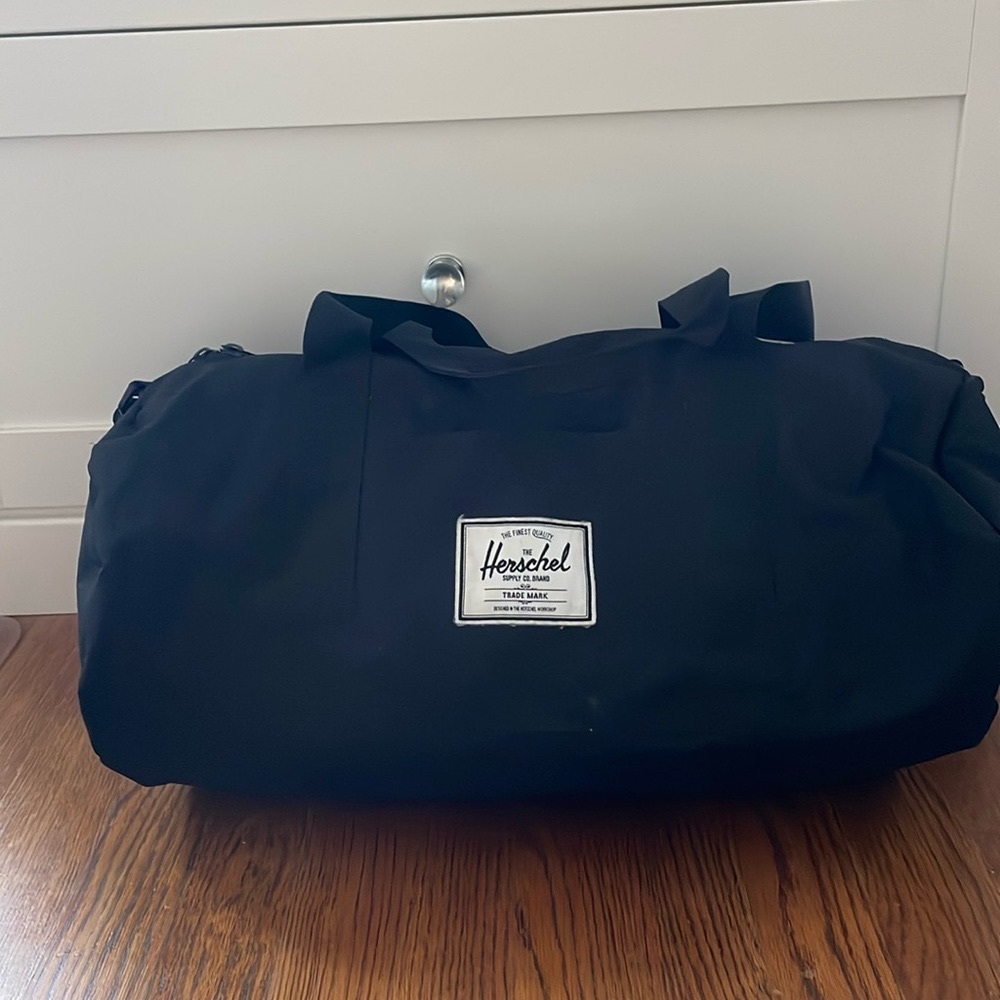 Herschel Classic Canvas Gym Duffle Bag in Black